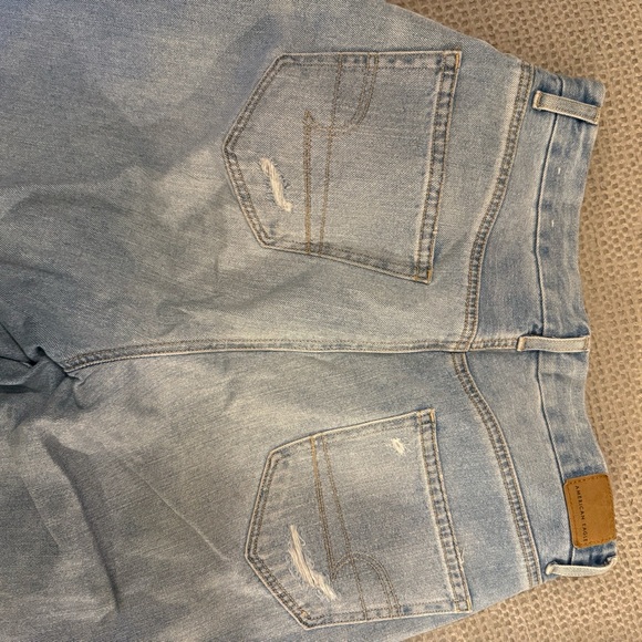 American Eagle Curvy Mom Jean- 8/29- Light Wash - Picture 2 of 4